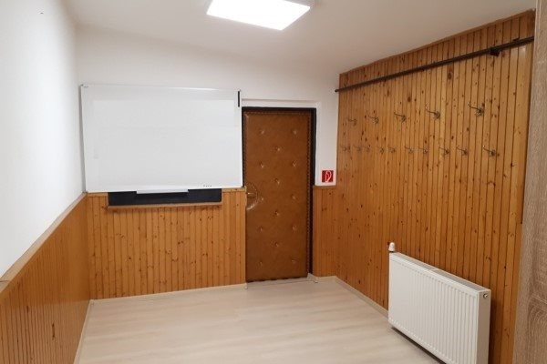 Ponúkame priestor vhodný na podnikanie na 55m2 pozemku v centre mesta Sereď - Administratívne priestory - Prenájom ponúkajú