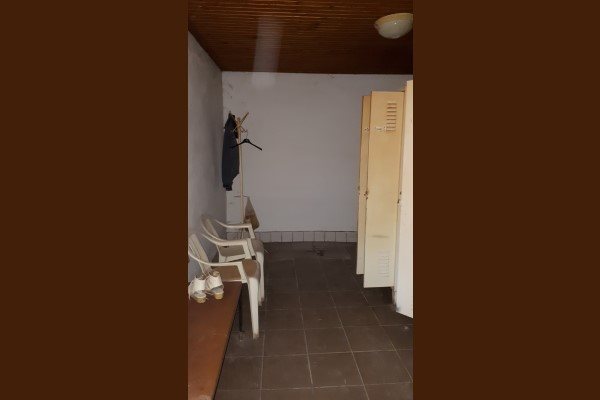 Budova v blízkosti mesta Sereď s 1331m2 pozemkom na prenájom - Iné priestory - Prenájom ponúkajú