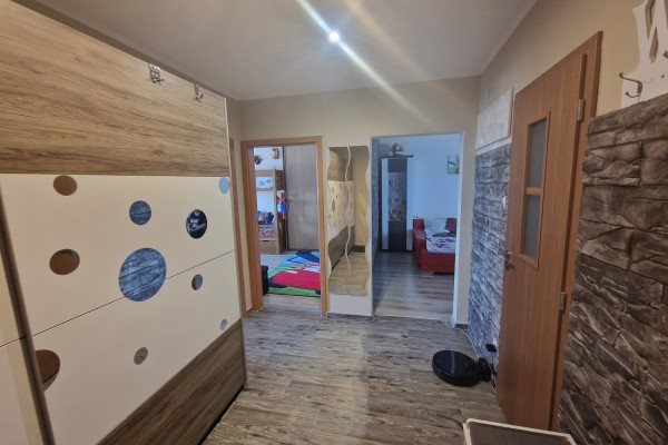 3 izb.byt na Novomestskej ul. s balkónom na predaj - Byt - Predaj