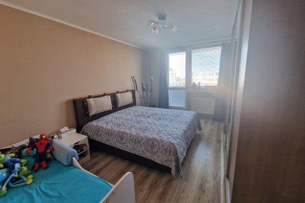 3 izb.byt na Novomestskej ul. s balkónom na predaj - Byt - Predaj