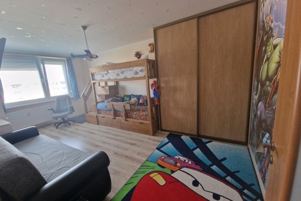 3 izb.byt na Novomestskej ul. s balkónom na predaj - Byt - Predaj