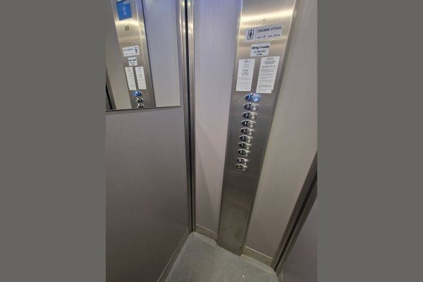 3 izb.byt na Novomestskej ul. s balkónom na predaj - Byt - Predaj
