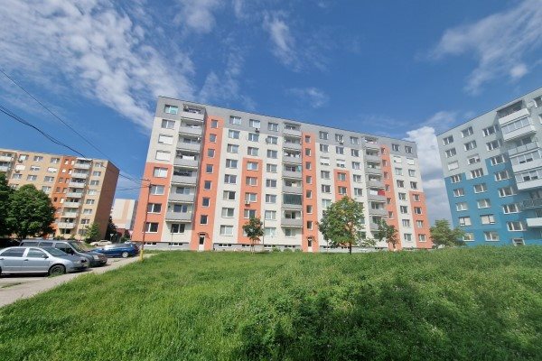 3 izb.byt na Novomestskej ul. s balkónom na predaj - Byt - Predaj