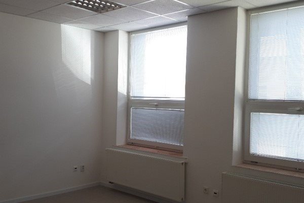 Sereď- kancelársky priestor o výmere 23m2 na prenájom  - Administratívne priestory - Prenájom ponúkajú
