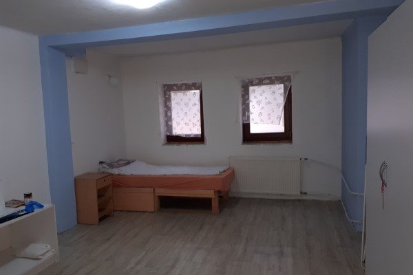 Sereď- poschodový rodinný dom na predaj s10 á pozemkom - Rodinný dom - Predaj