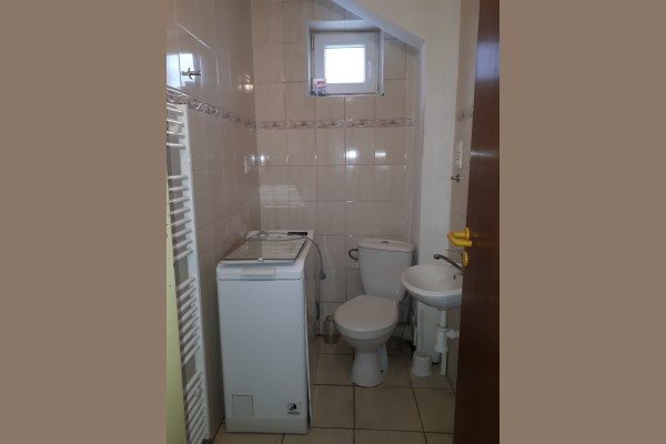 Sereď- poschodový rodinný dom na predaj s10 á pozemkom - Rodinný dom - Predaj