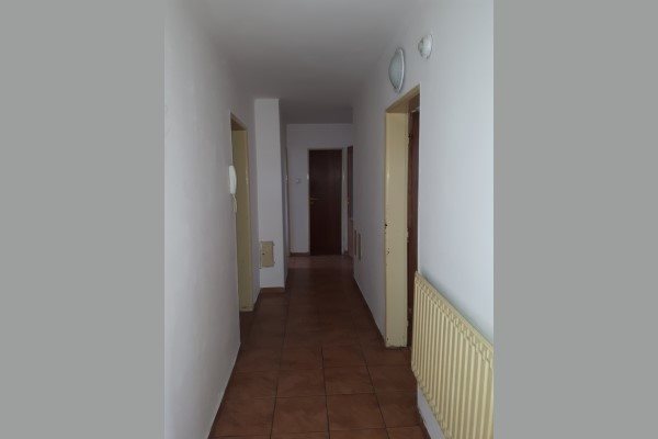 Sereď- poschodový rodinný dom na predaj s10 á pozemkom - Rodinný dom - Predaj