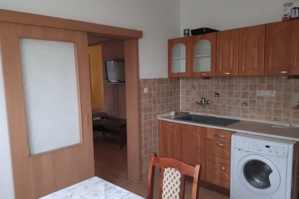 Sereď- poschodový rodinný dom na predaj s10 á pozemkom - Rodinný dom - Predaj