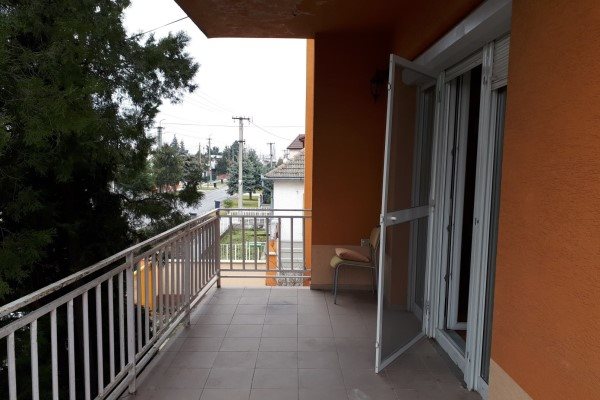 Sereď- poschodový rodinný dom na predaj s10 á pozemkom - Rodinný dom - Predaj