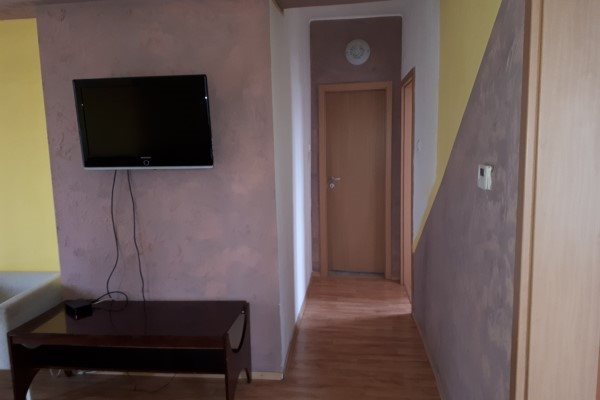 Sereď- poschodový rodinný dom na predaj s10 á pozemkom - Rodinný dom - Predaj