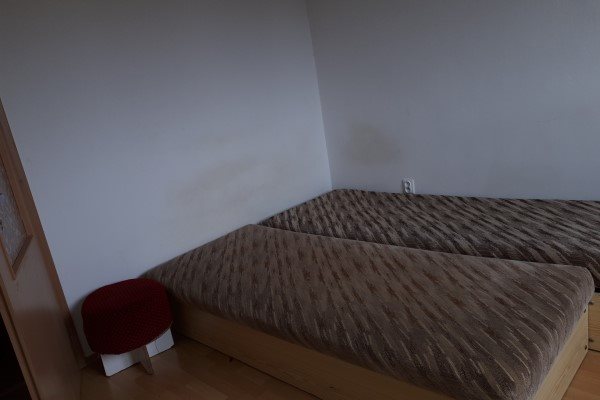 Sereď- poschodový rodinný dom na predaj s10 á pozemkom - Rodinný dom - Predaj