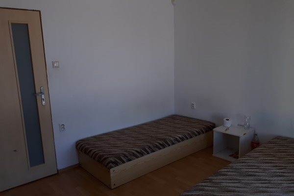 Sereď- poschodový rodinný dom na predaj s10 á pozemkom - Rodinný dom - Predaj