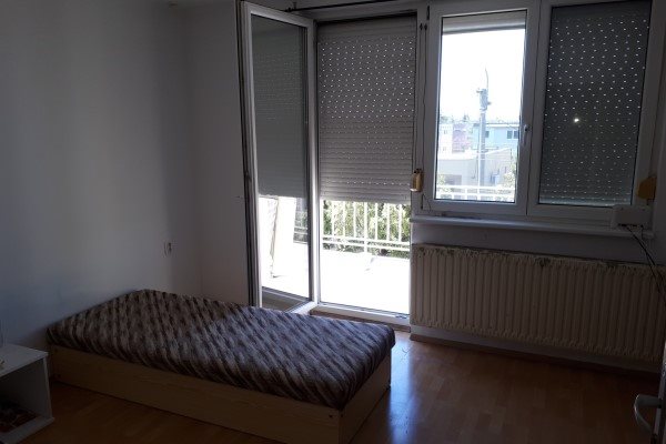 Sereď- poschodový rodinný dom na predaj s10 á pozemkom - Rodinný dom - Predaj