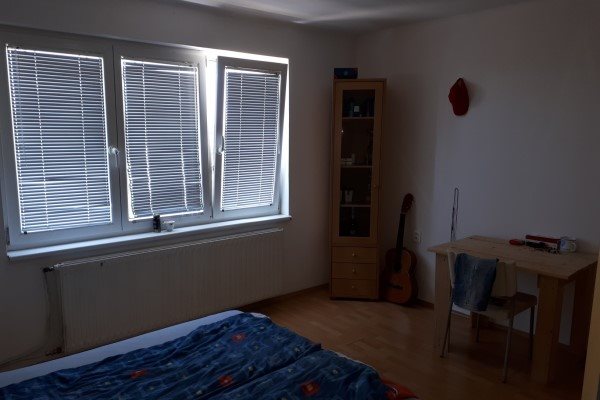 Sereď- poschodový rodinný dom na predaj s10 á pozemkom - Rodinný dom - Predaj