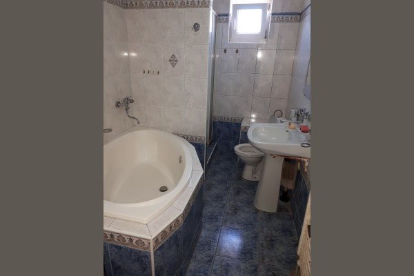 Sereď- poschodový rodinný dom na predaj s10 á pozemkom - Rodinný dom - Predaj
