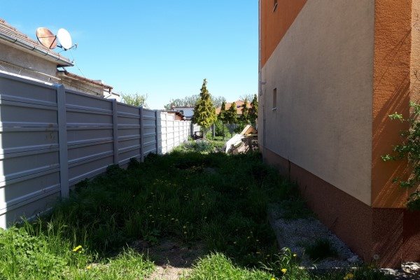 Sereď- poschodový rodinný dom na predaj s10 á pozemkom - Rodinný dom - Predaj