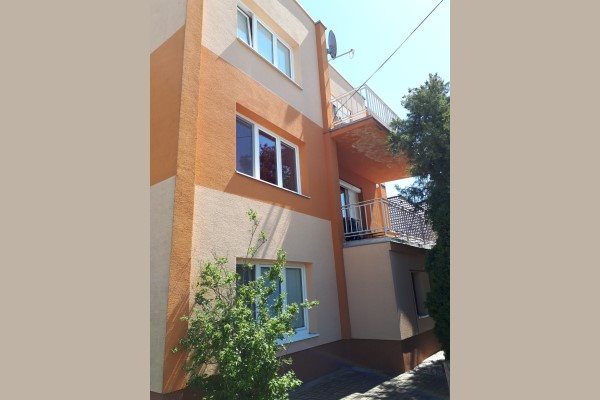 Sereď- poschodový rodinný dom na predaj s10 á pozemkom - Rodinný dom - Predaj