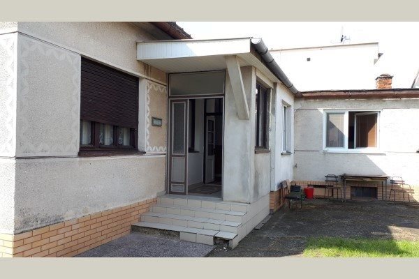 Šintava-4 izb.RD v centre s pozemkom o výmere  585m2 na predaj - Rodinný dom - Predaj