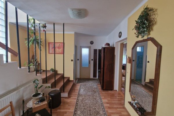 4 izb.RD v Seredi na Stromovej ulici s 645m2 pozemkom na predaj - Rodinný dom - Predaj