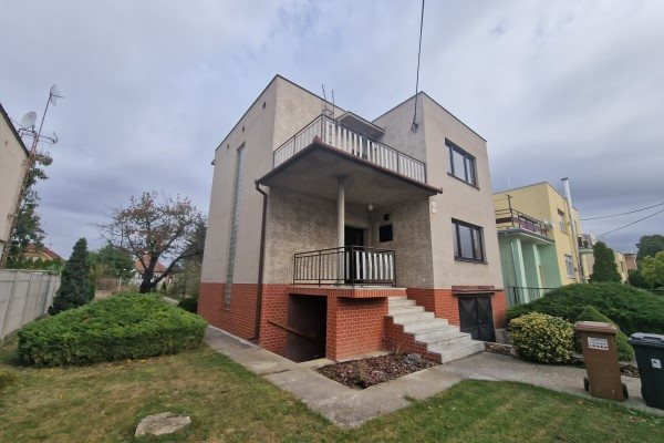 4 izb.RD v Seredi na Stromovej ulici s 645m2 pozemkom na predaj - Rodinný dom - Predaj