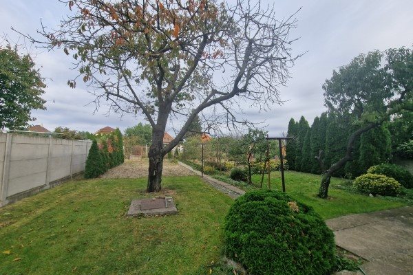 4 izb.RD v Seredi na Stromovej ulici s 645m2 pozemkom na predaj - Rodinný dom - Predaj